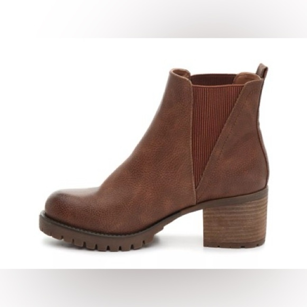 S45. NWT Mia Jody Chelsea Boot Luggage Brown Faux Leather 9.5M - Picture 2 of 10